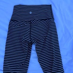LULULEMON crop wunder under leggings black and white striped. Size 4.